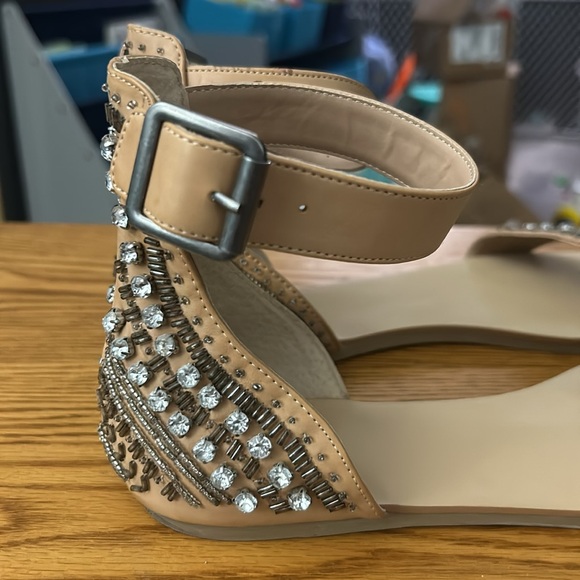 🍒 Dolce Vita Tan Beaded and Jeweled Sandals Size 10 - Picture 3 of 12